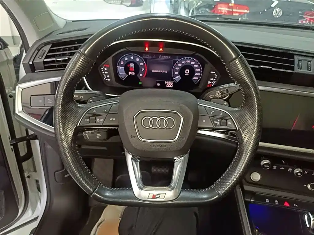Audi Q3 Sportback 2021 — фото 11