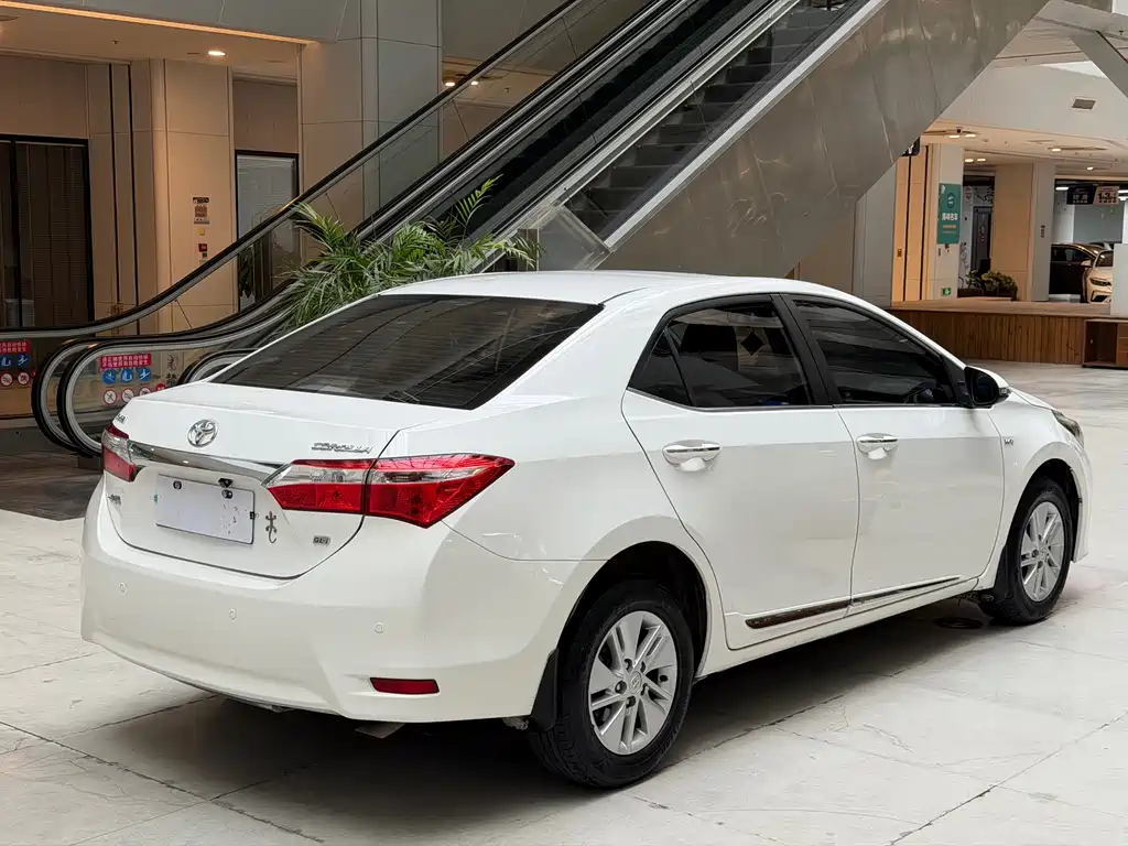 Toyota Corolla 2015 — фото 6