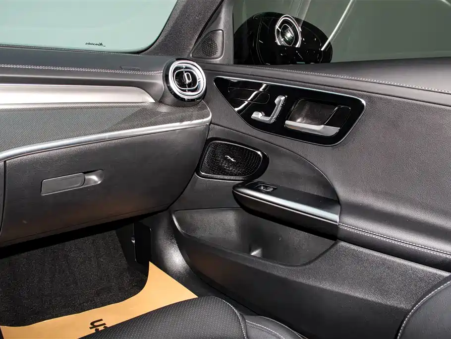 Mercedes-Benz C-Class 2025 — фото 22