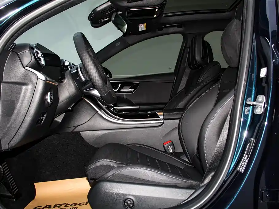 Mercedes-Benz C-Class 2025 — фото 24
