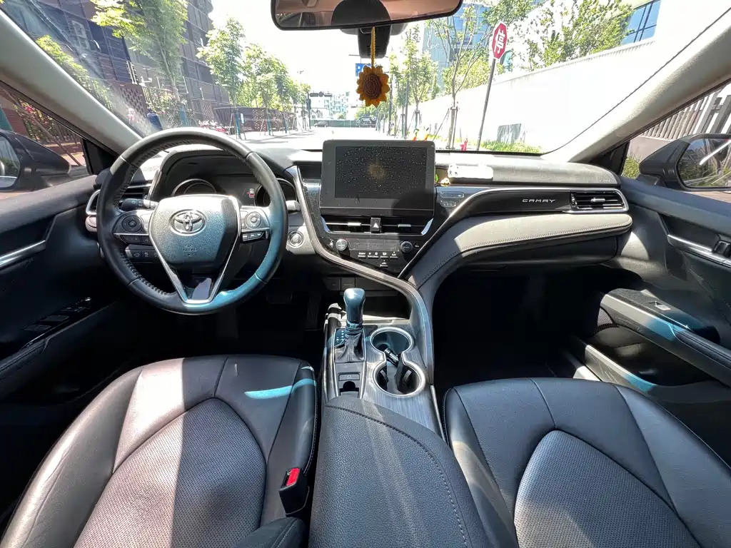 Toyota Camry 2023 — фото 6
