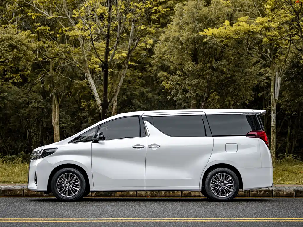 Toyota Alphard 2020 — фото 18