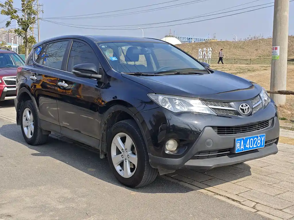 Toyota RAV4 2015 — фото 3