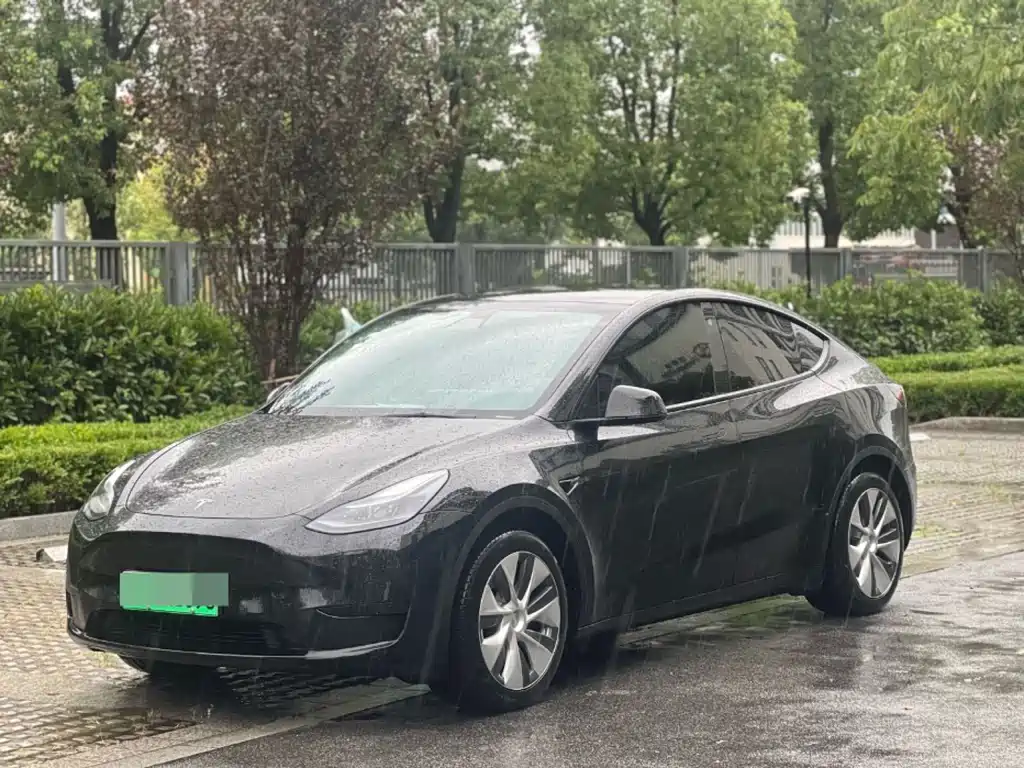 Tesla Model Y 2023 — фото 1