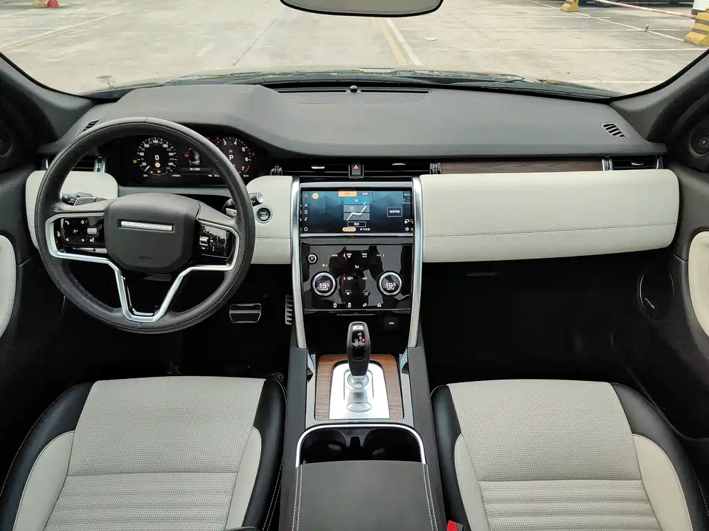 Land Rover Discovery Sport 2023 — фото 13
