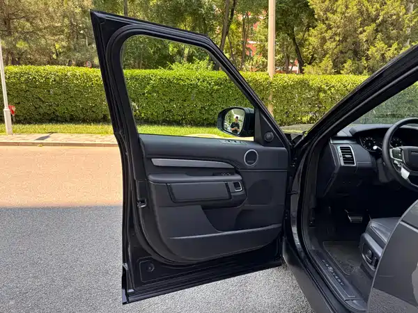 Land Rover Discovery 2025