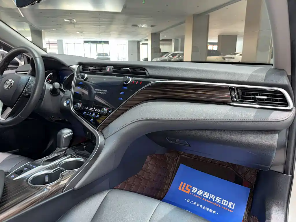 Toyota Camry 2020 — фото 15