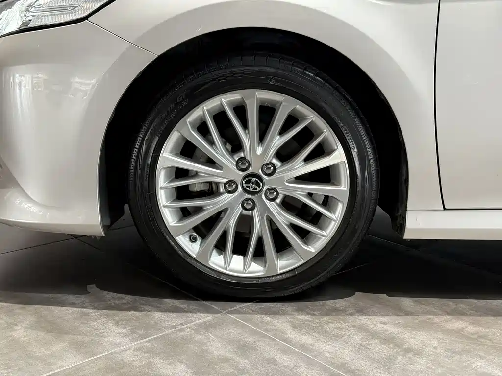 Toyota Camry 2020 — фото 25