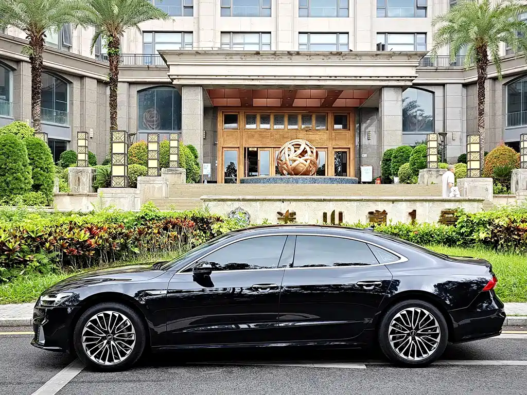 Audi A7L 2025 — фото 23