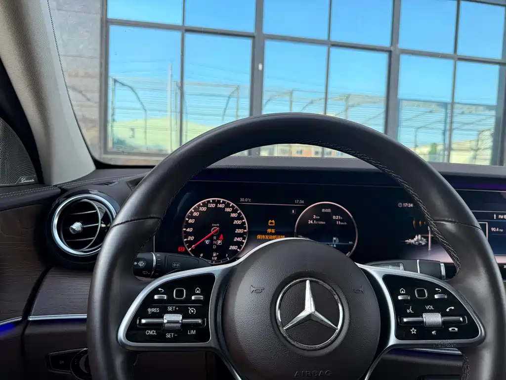 Mercedes-Benz E-Class 2019 — фото 12