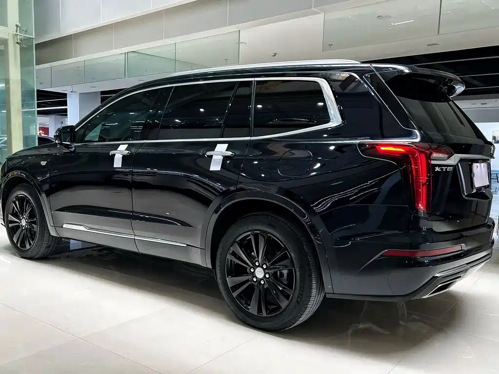 Cadillac XT6 2021 — фото 8