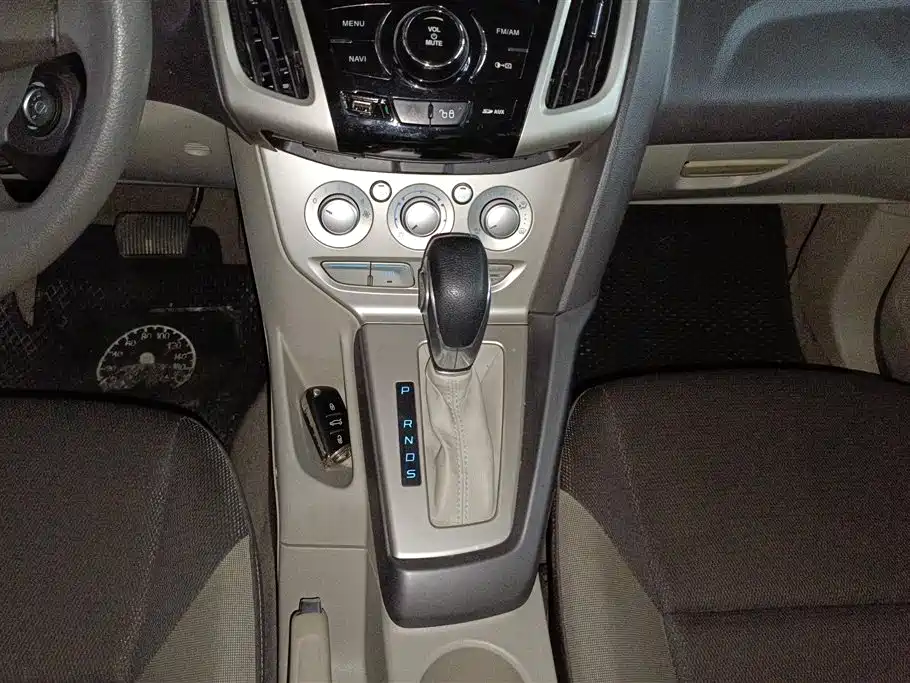 Ford Focus 2013 — фото 16