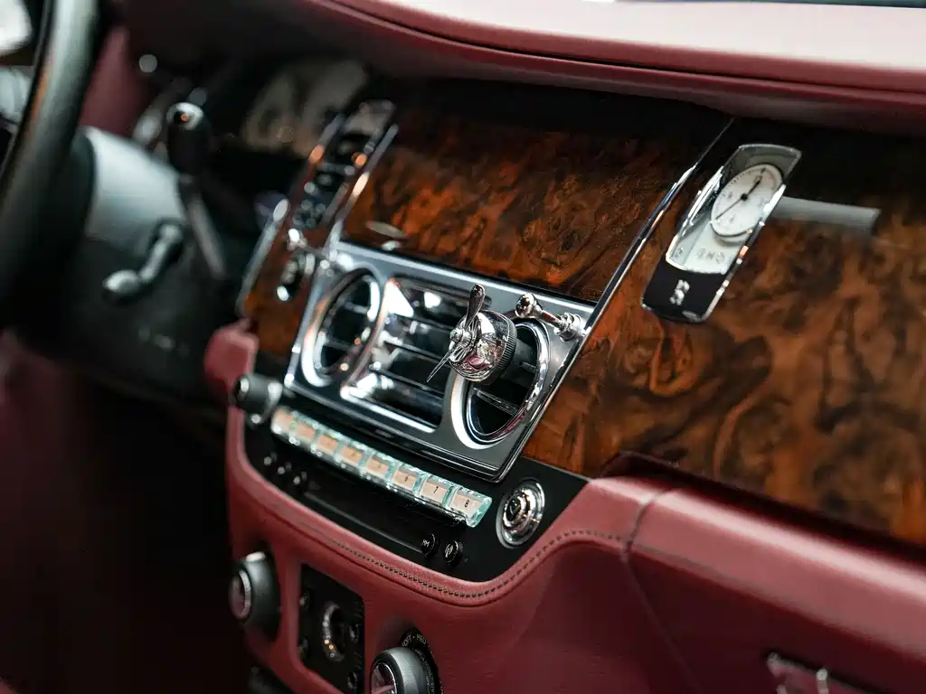 Rolls-Royce Ghost 2017 — фото 10