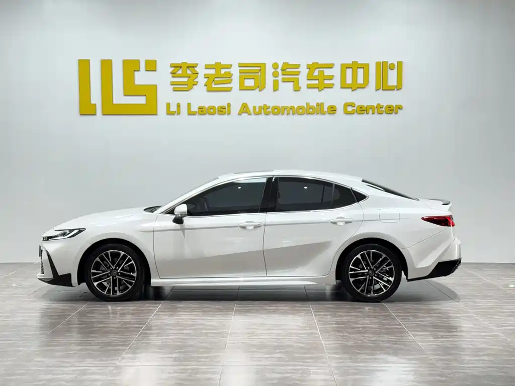 Toyota Camry 2025 — фото 5