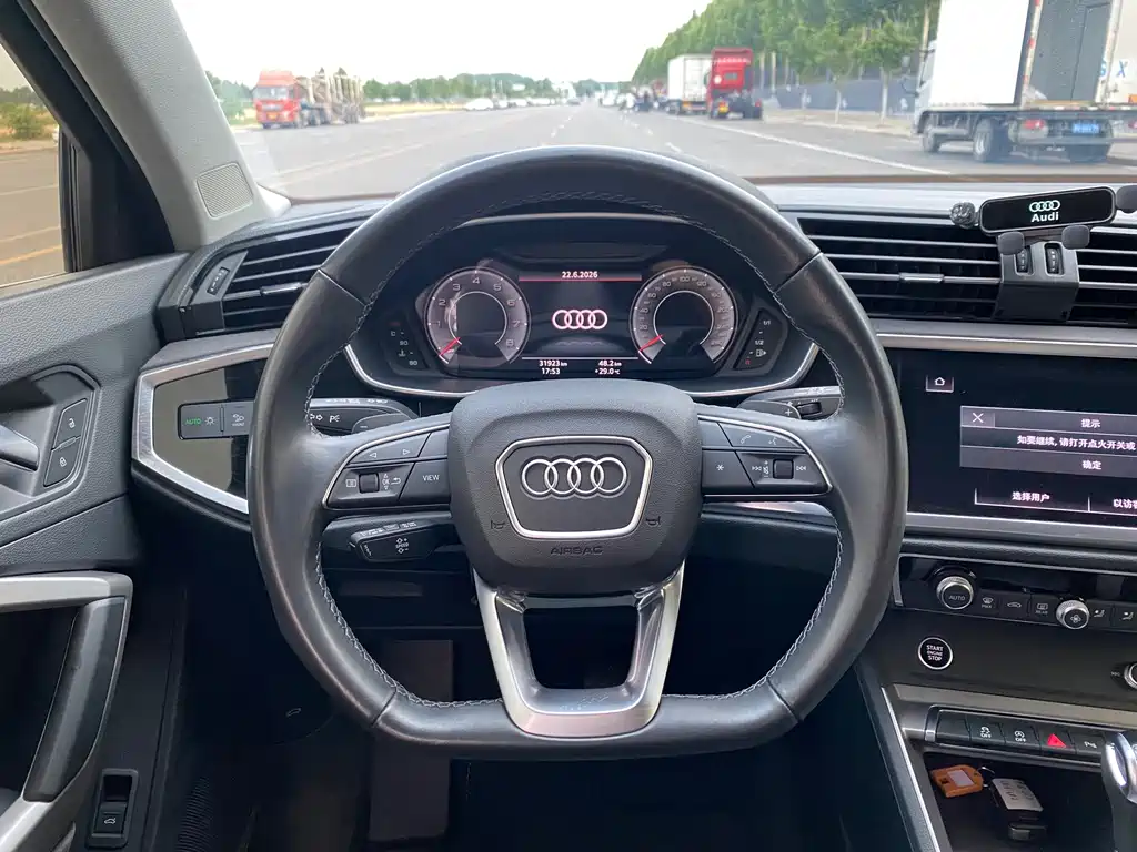 Audi Q3 2023 — фото 14