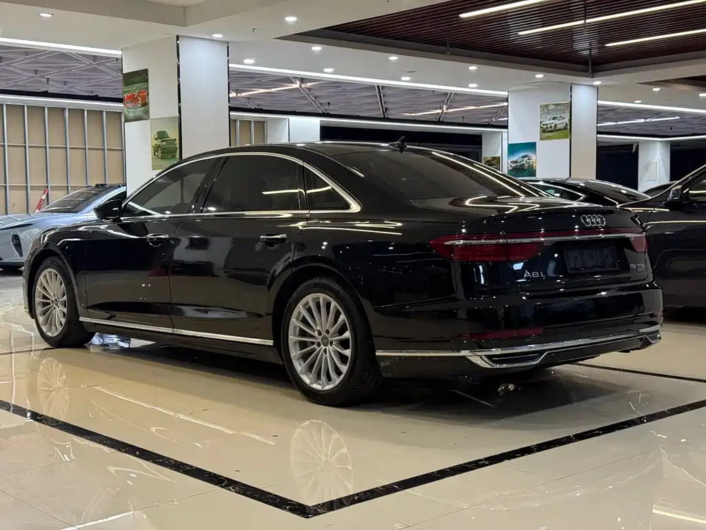 Audi A8 2018 — фото 4