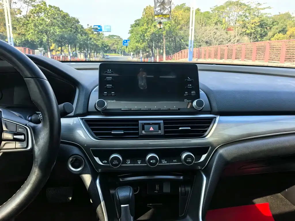 Honda Accord 2018 — фото 17