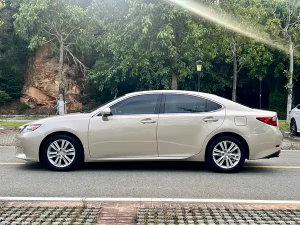 Lexus ES 2016
