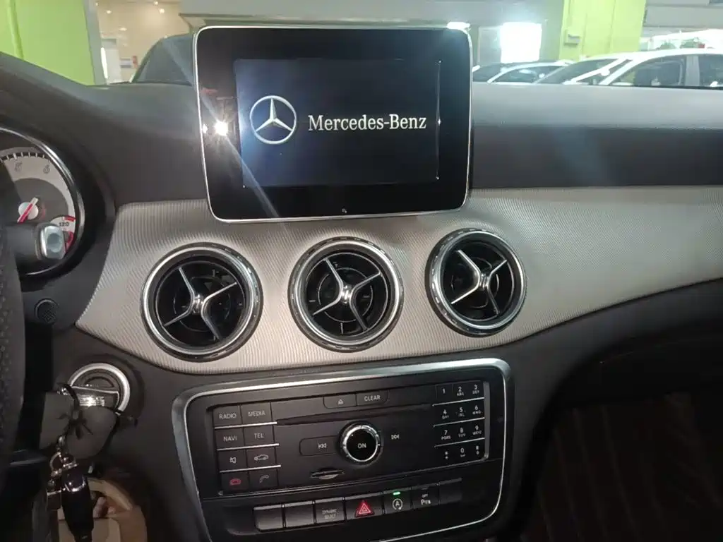 Mercedes-Benz GLA 2016 — фото 13