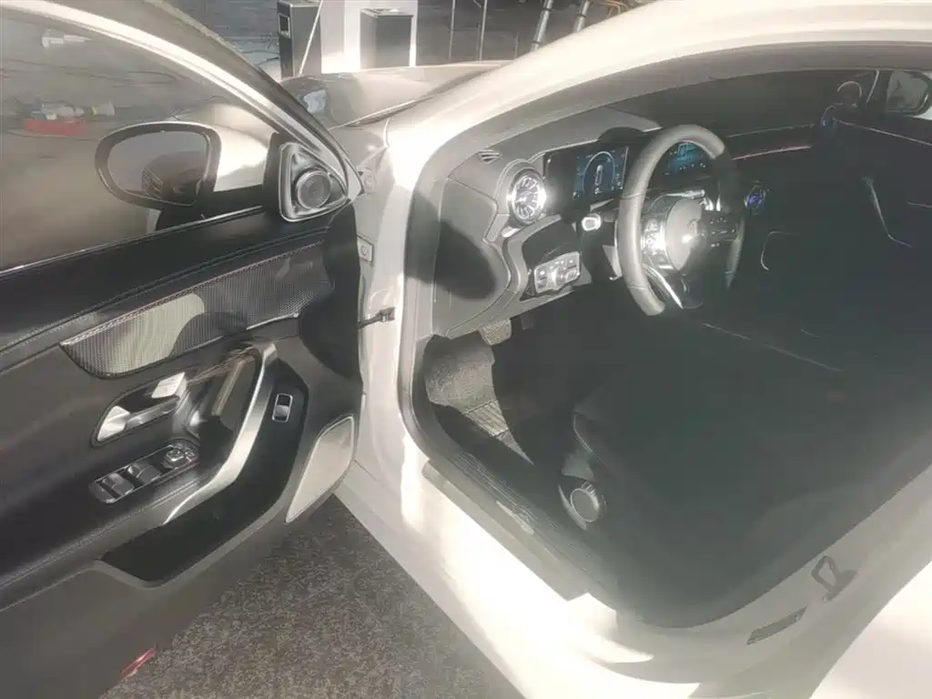 Mercedes-Benz A-Class 2019 — фото 16