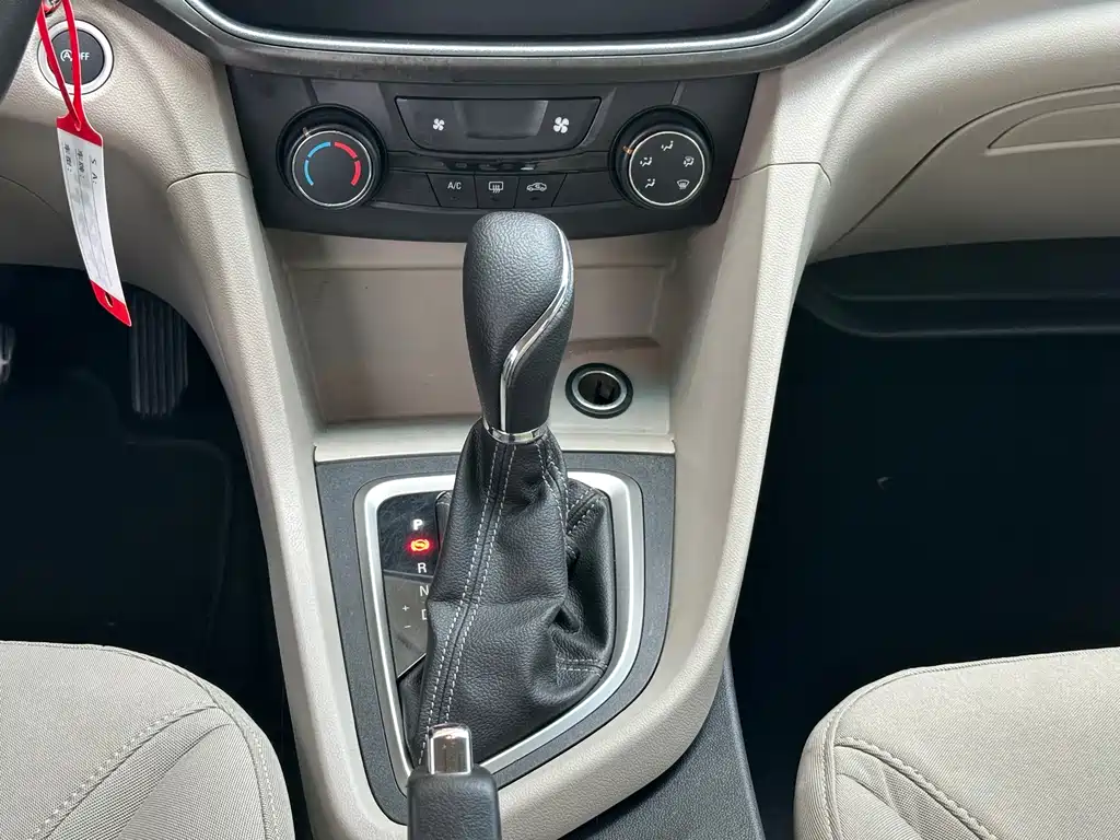 Buick Excelle 2015 — фото 10