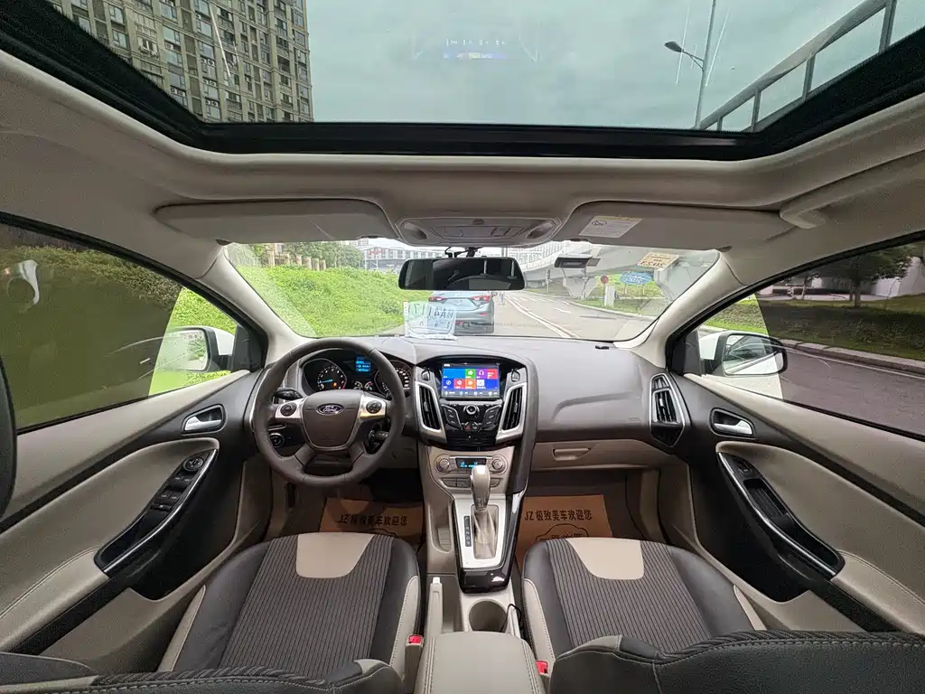 Ford Focus 2015 — фото 16