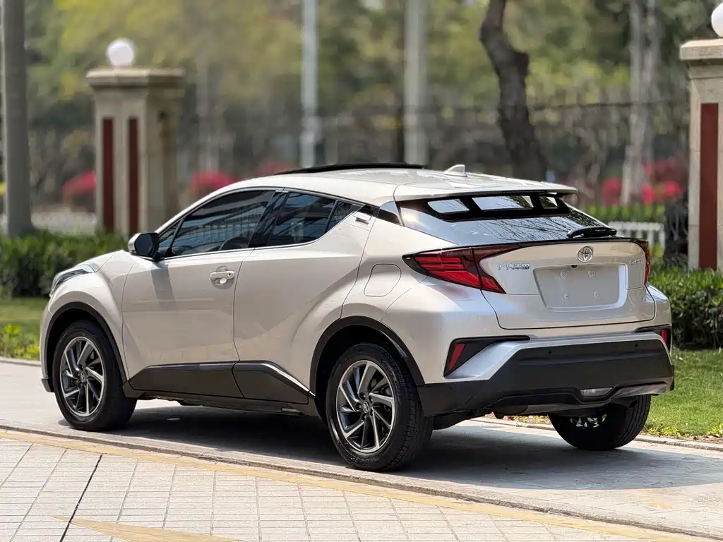 Toyota C-HR 2022 — фото 6