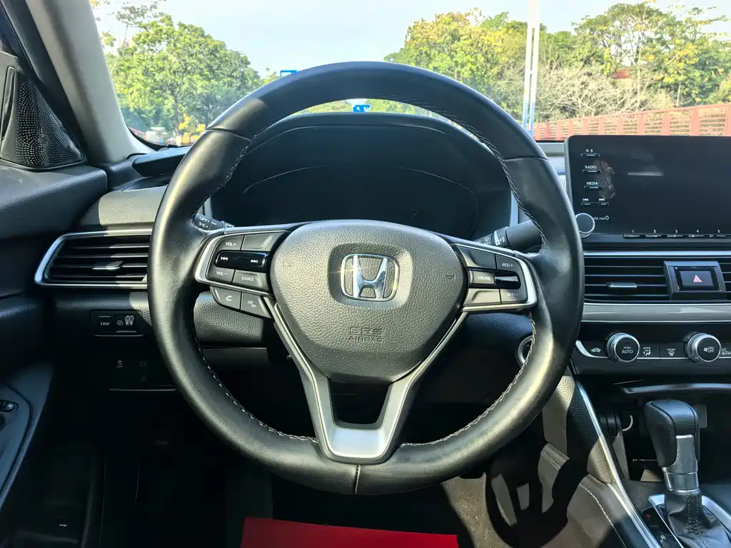 Honda Accord 2018 — фото 16