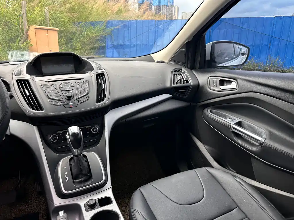 Ford Kuga 2015 — фото 11