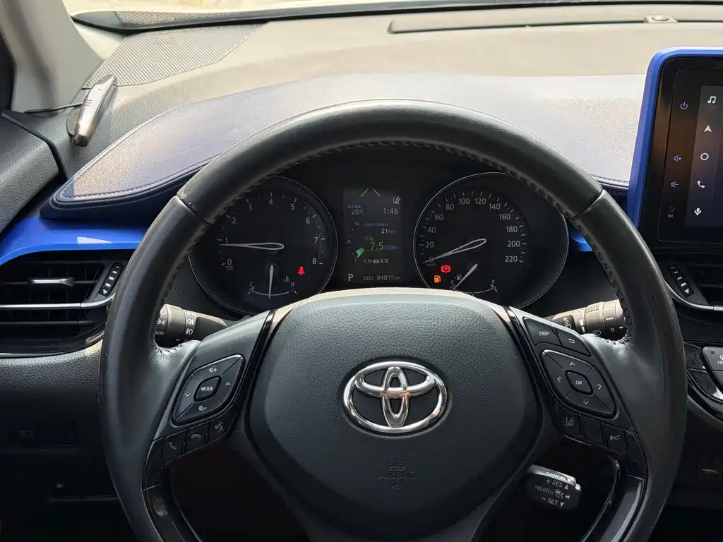 Toyota C-HR 2022 — фото 19