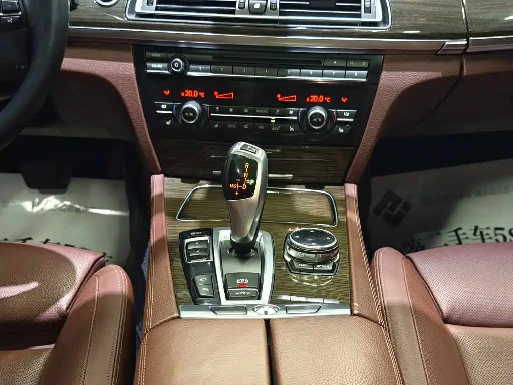 BMW 7 Series 2014 — фото 12