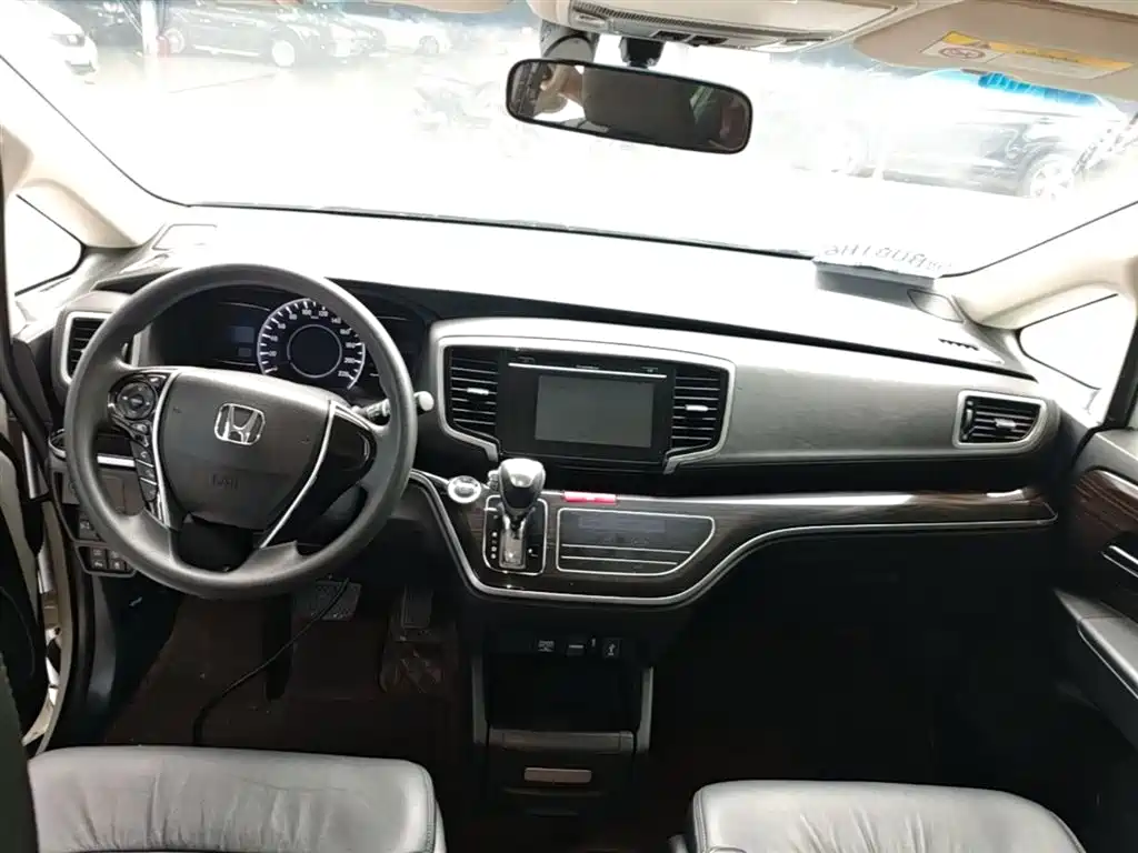 Honda Odyssey 2018 — фото 9