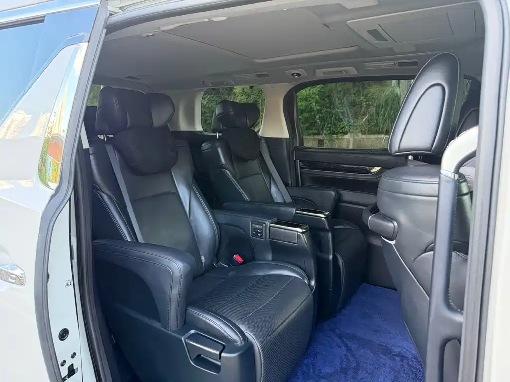 Toyota Vellfire 2023 — фото 9