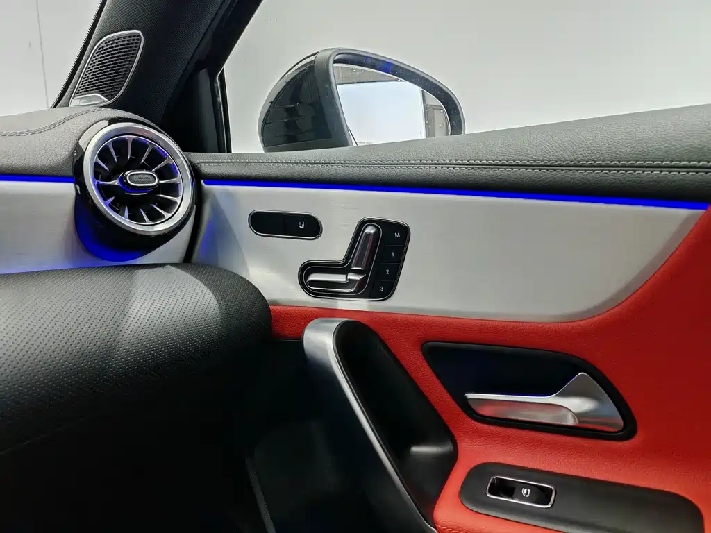 Mercedes-Benz A-Class AMG 2025 — фото 17