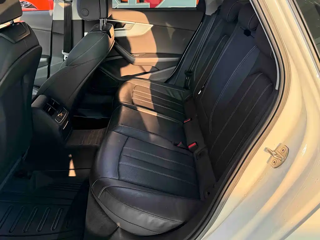 Audi A4L 2021