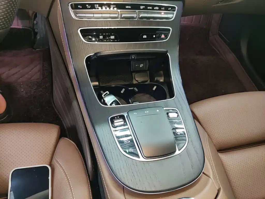 Mercedes-Benz E-Class 2022 — фото 14