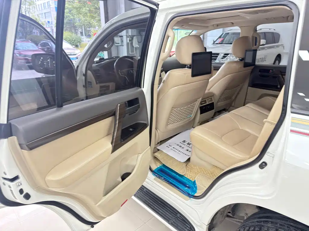 Toyota Land Cruiser 2020 — фото 18