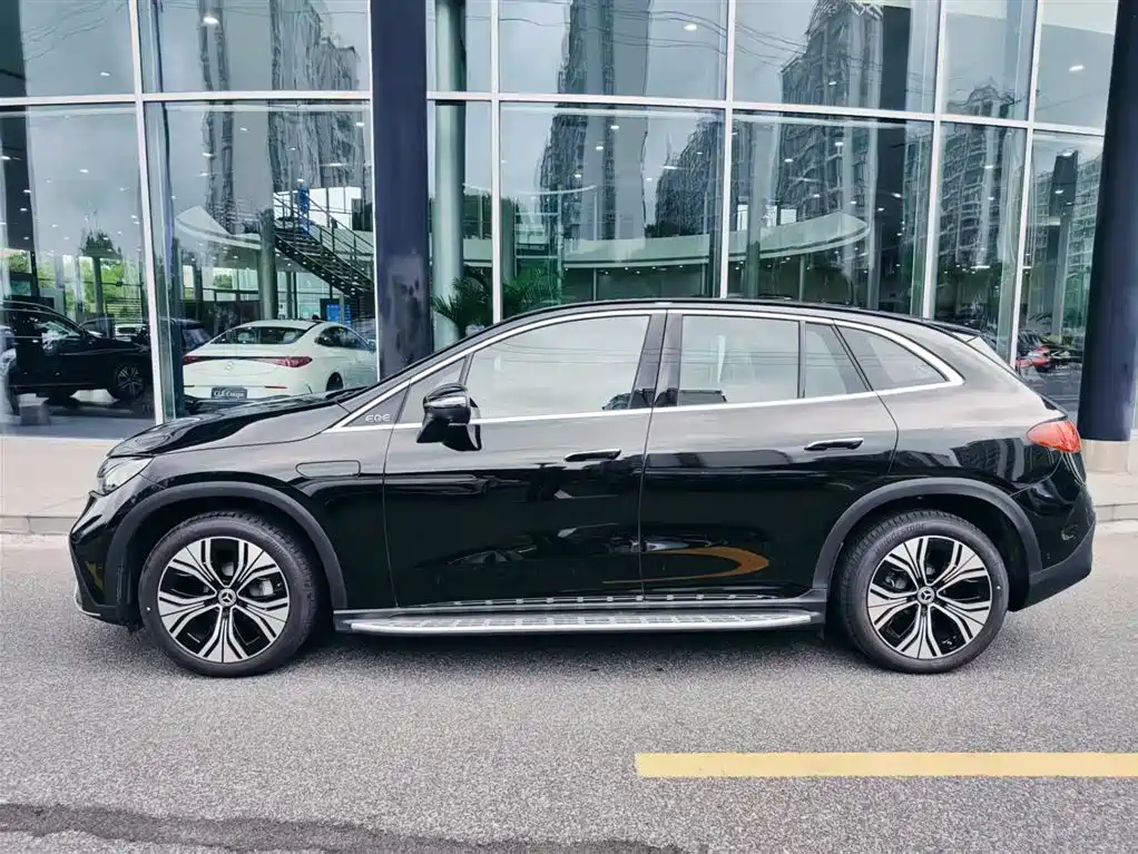 Mercedes-Benz EQE SUV 2025