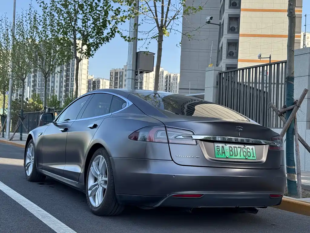 Tesla Model S 2014 — фото 20