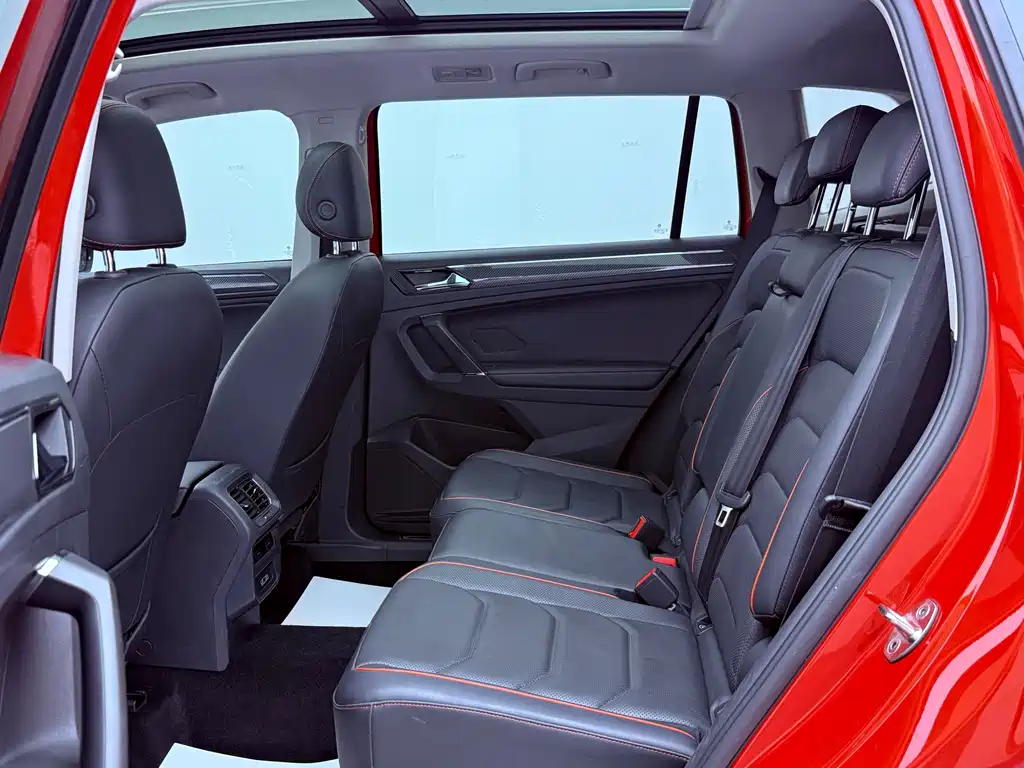 Volkswagen Tiguan L 2017 — фото 18