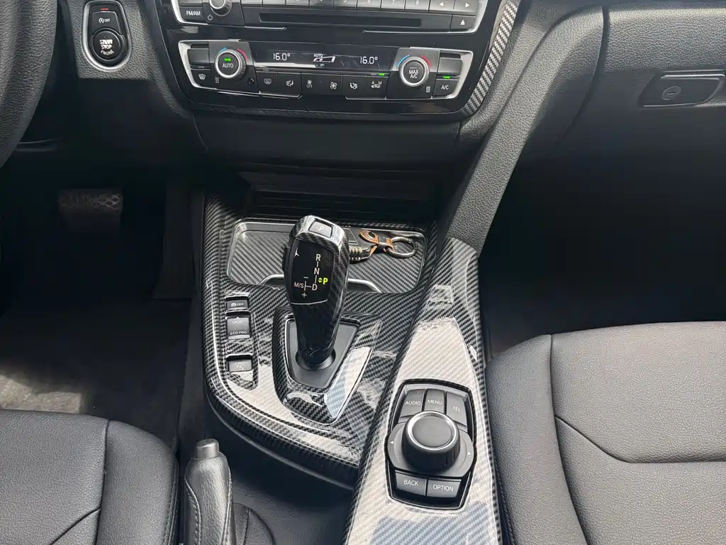BMW 3 Series 2017 — фото 19