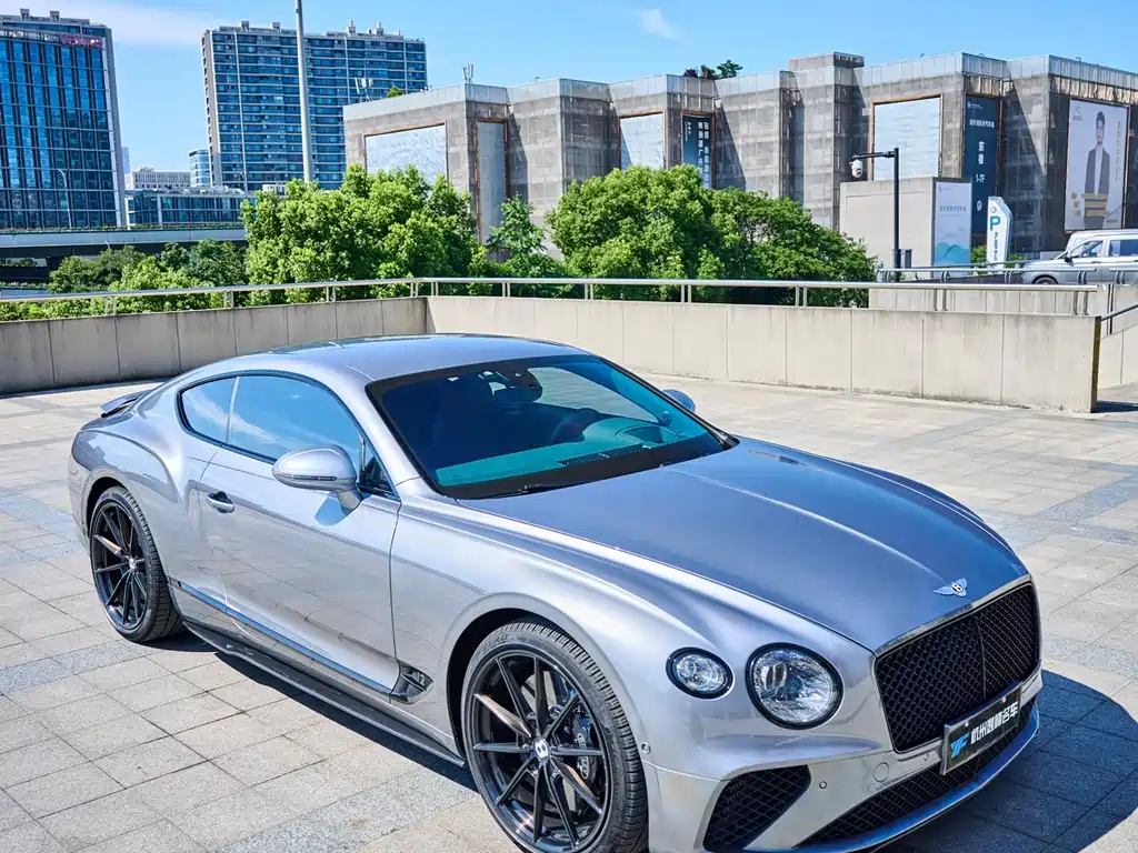 Bentley Continental 2023 — фото 10