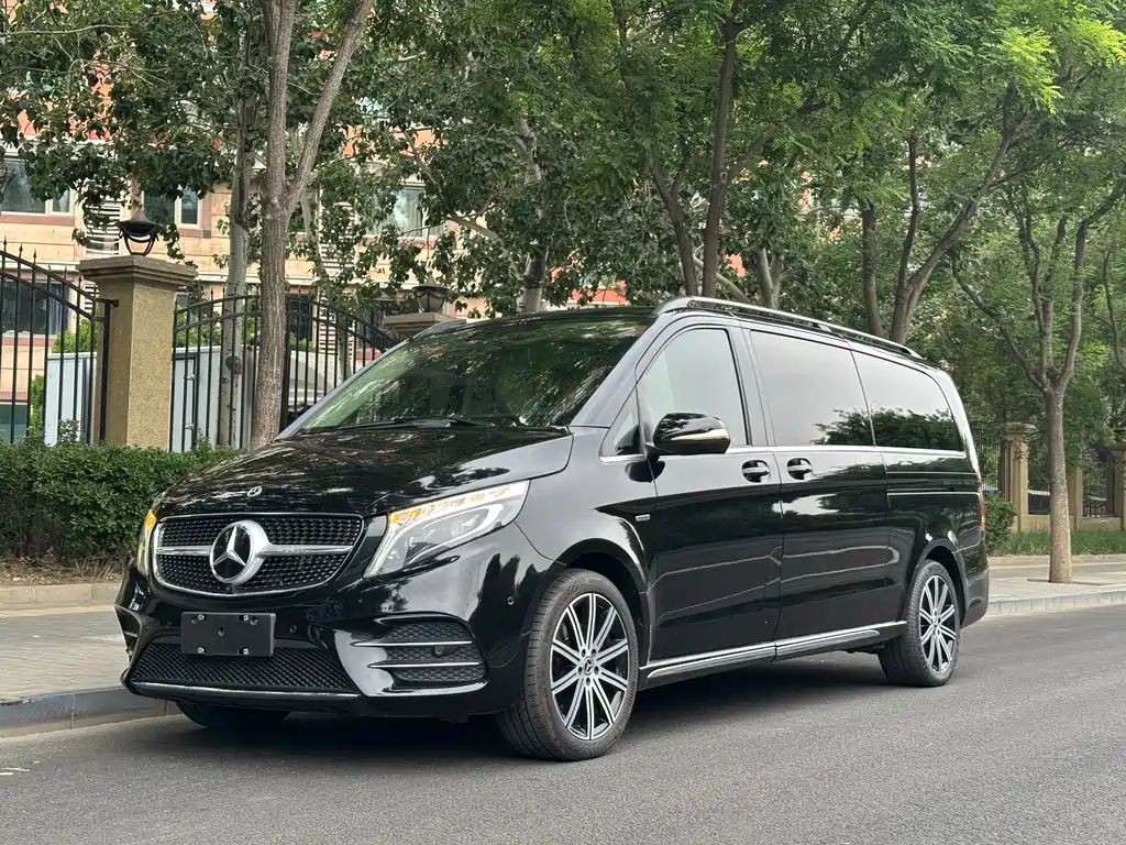 Mercedes-Benz V-Class 2022 — фото 1