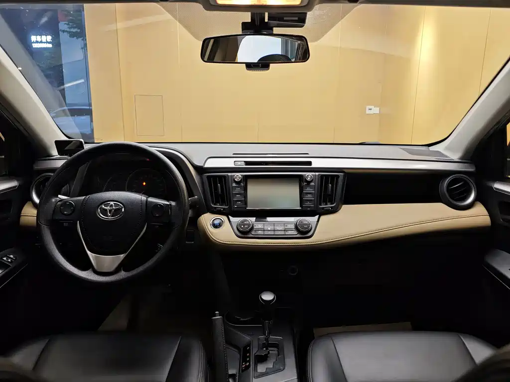 Toyota RAV4 2019 — фото 19