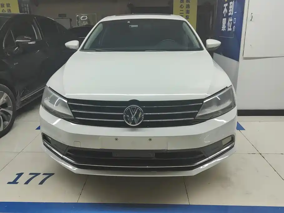 Volkswagen Sagitar 2016