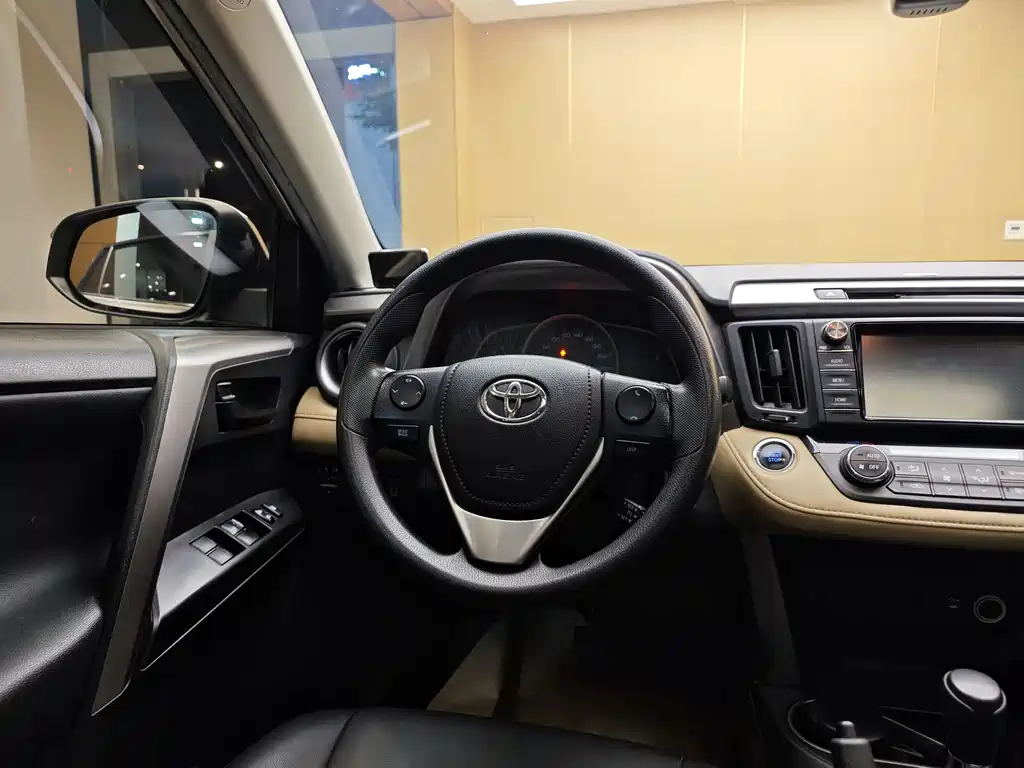 Toyota RAV4 2019 — фото 14