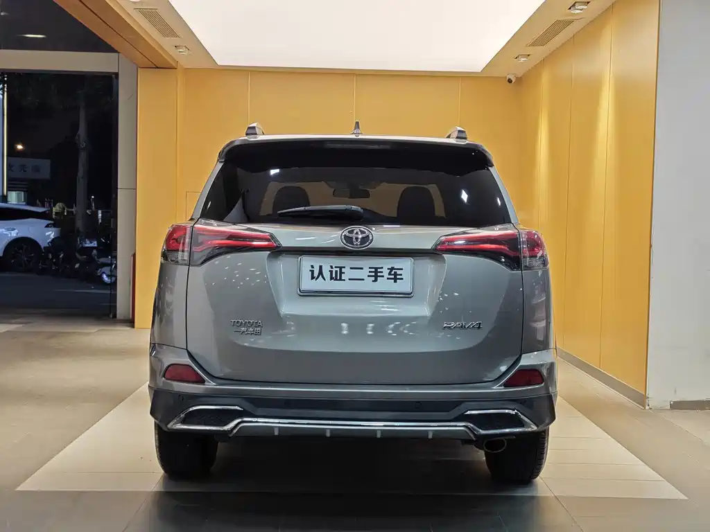 Toyota RAV4 2019 — фото 27