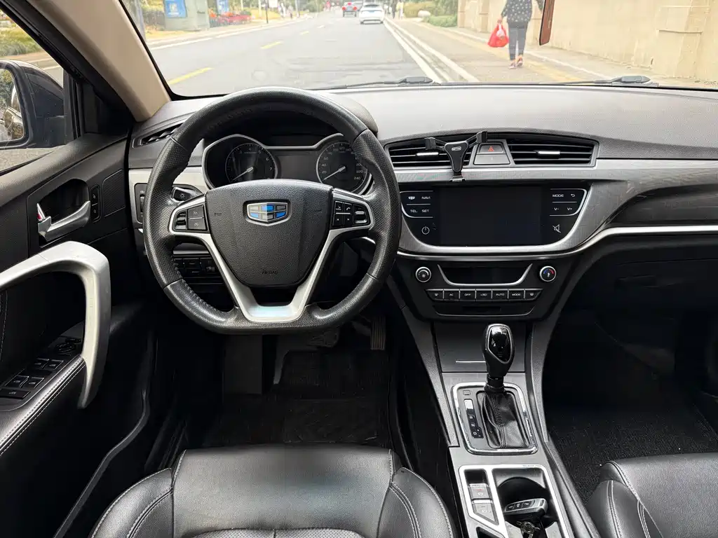 Geely Emgrand 2018 — фото 11