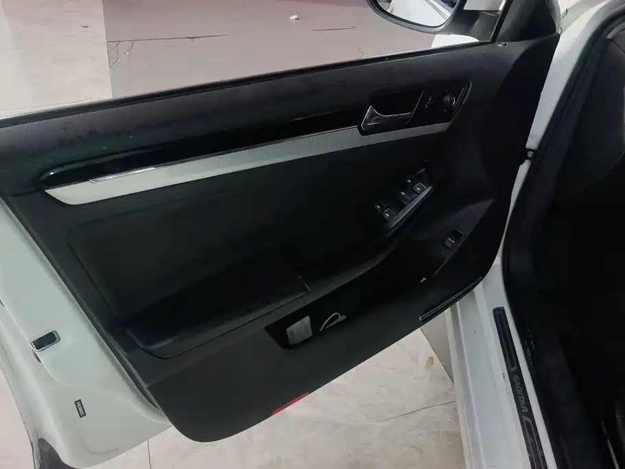 Volkswagen Sagitar 2019