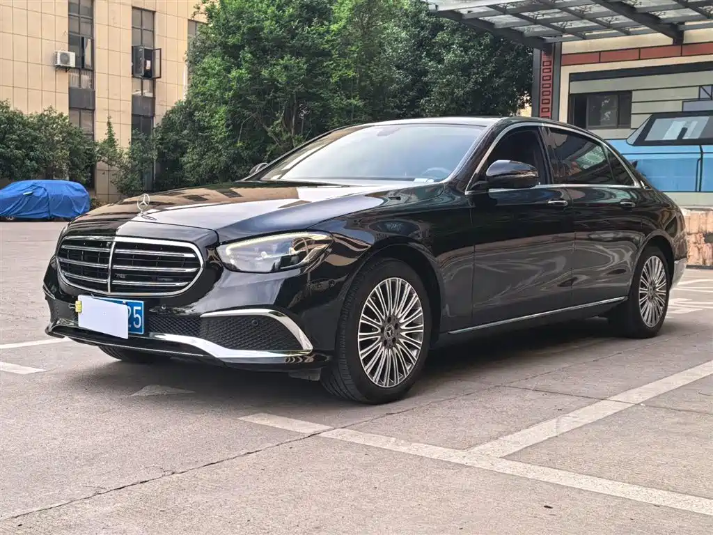 Mercedes-Benz E-Class 2023 — фото 1
